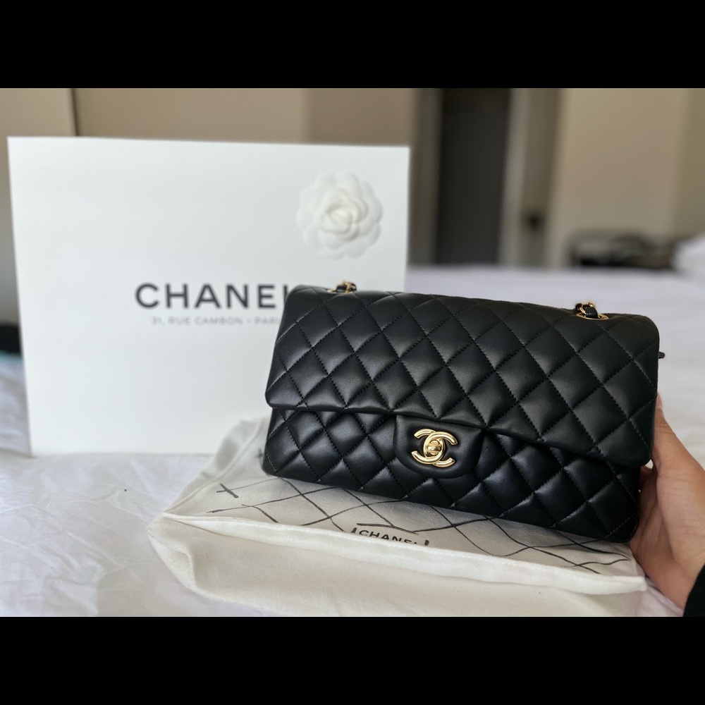 Chanel medium classic flap